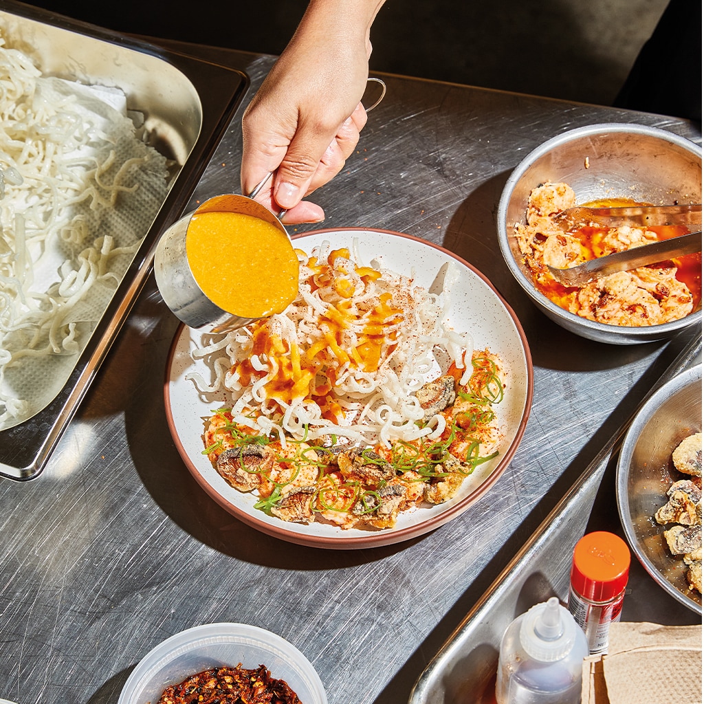 Tăiței crocanți cu bisque de creveți Tăiței crocanți cu bisque de creveți